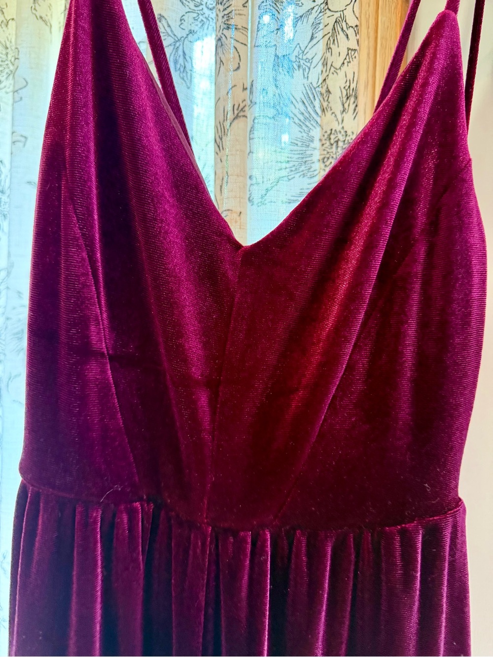 Velvet V-Neck Spaghetti Strap Romper in Wine
